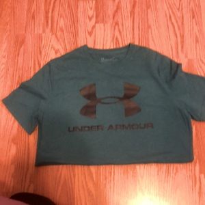 Mens small short sleeve shirt under Armour
